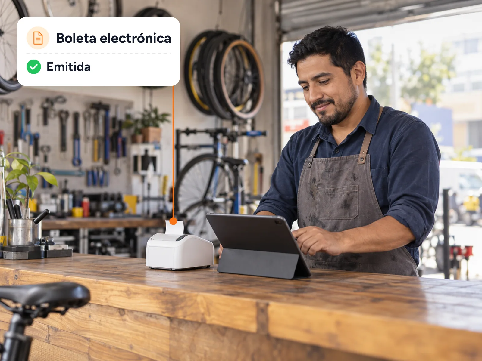 Emprendedor peruano emitiendo boletas y facturas electrónicas con el software FACTUHOST.PE incluido en su plan de hosting
